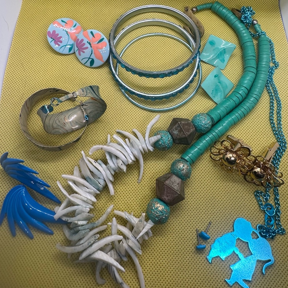 Over 70 pieces of Vintage Jewelry